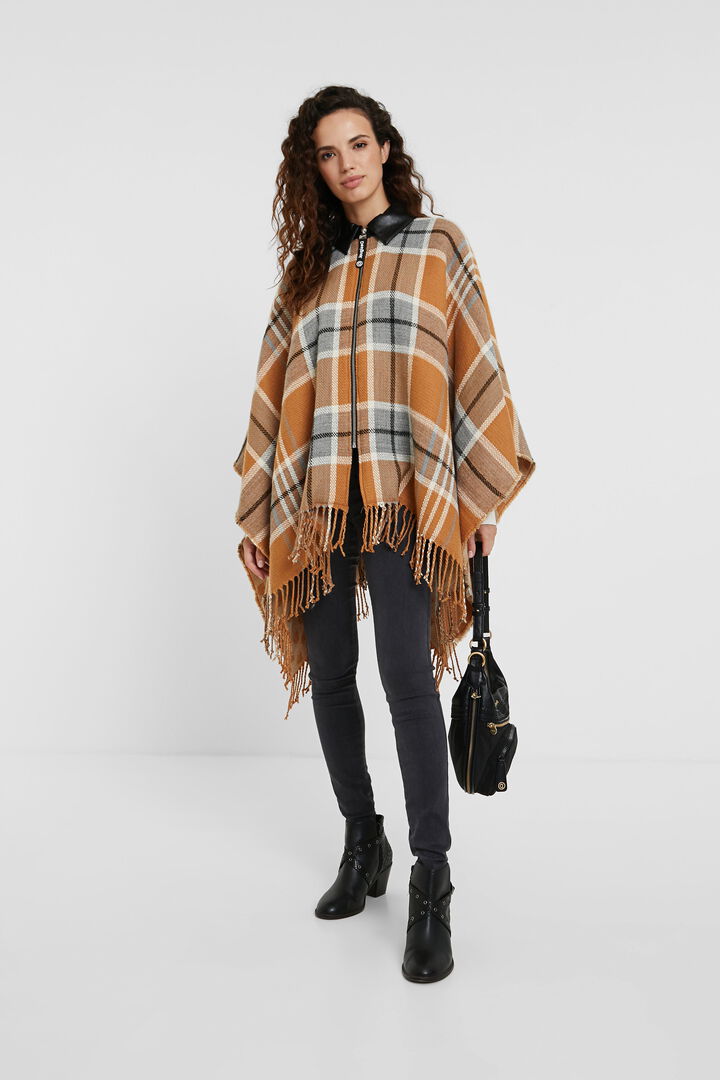 Collar and zipper plaid poncho | Desigual