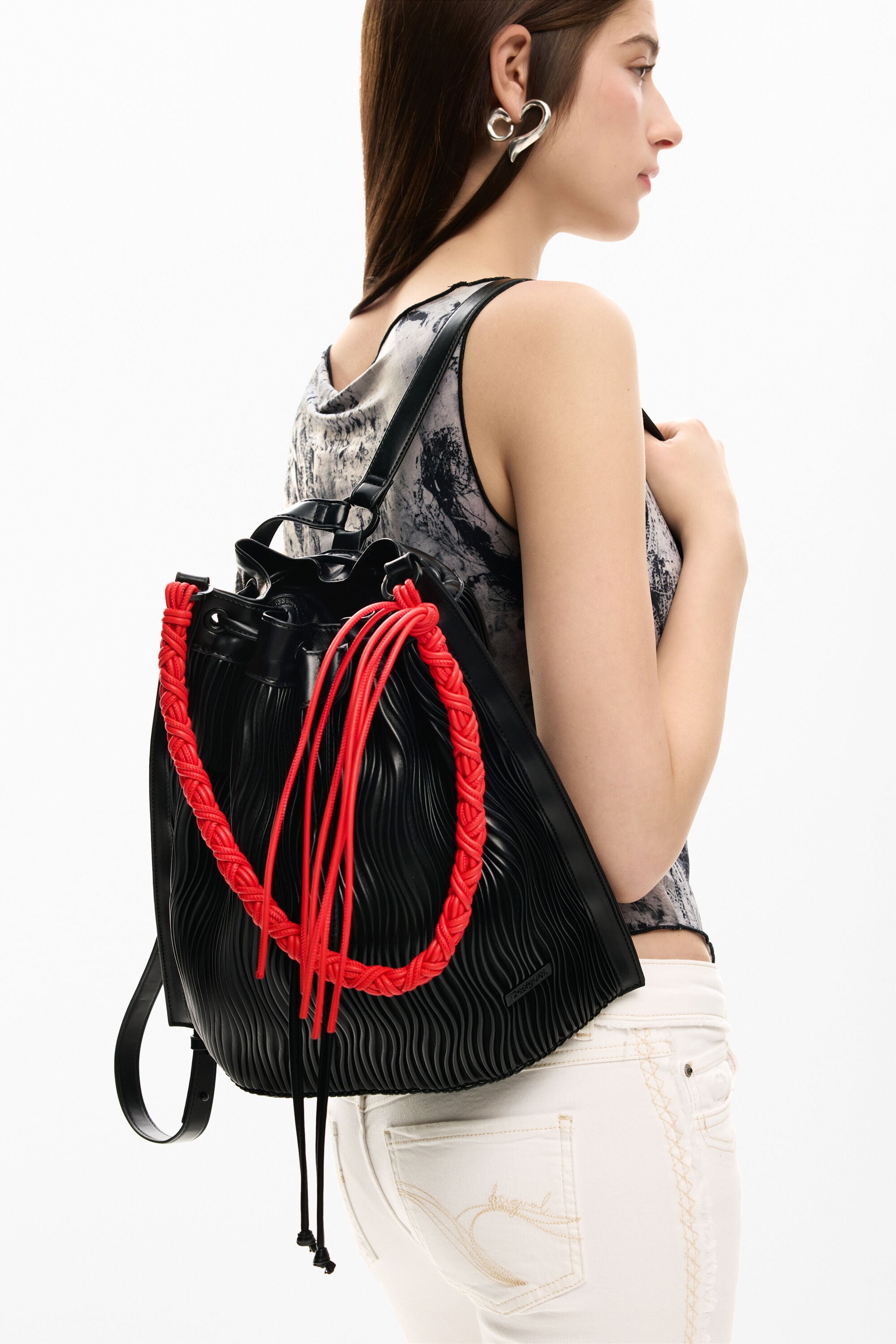 Medium embossed backpack black women's accessories I Desigual.com