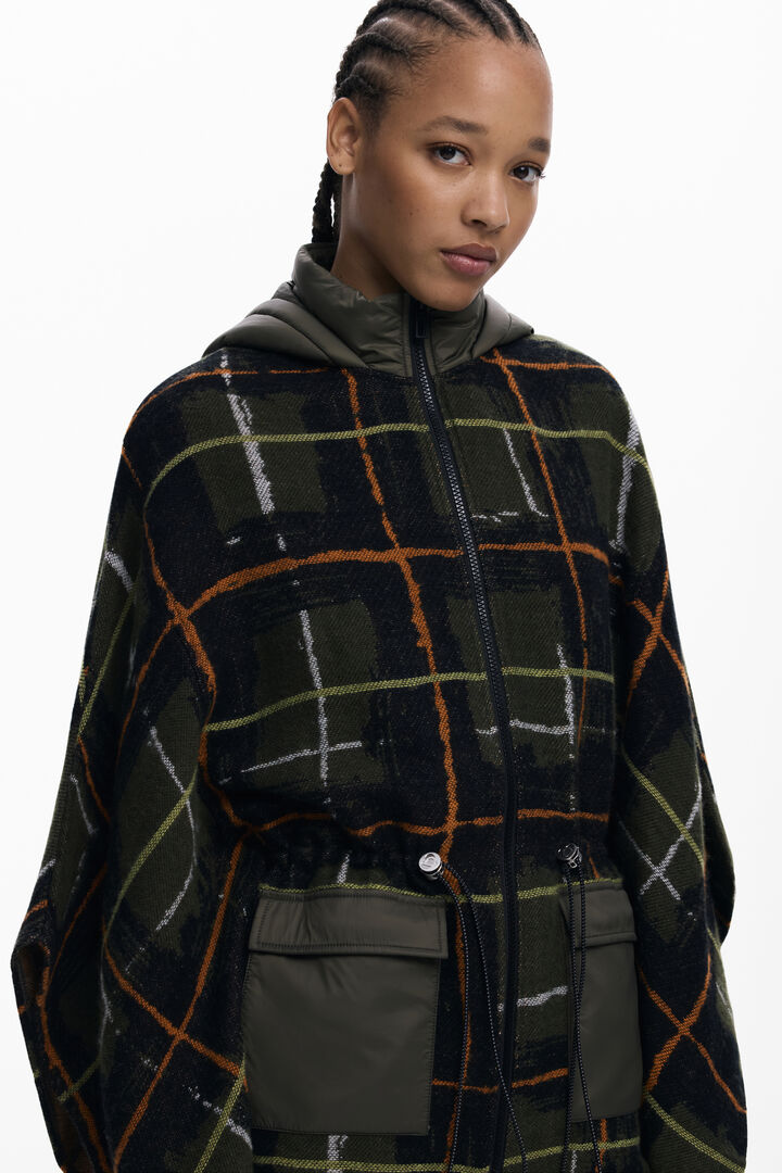 Poncho à carreaux avec capuche matelassée | Desigual