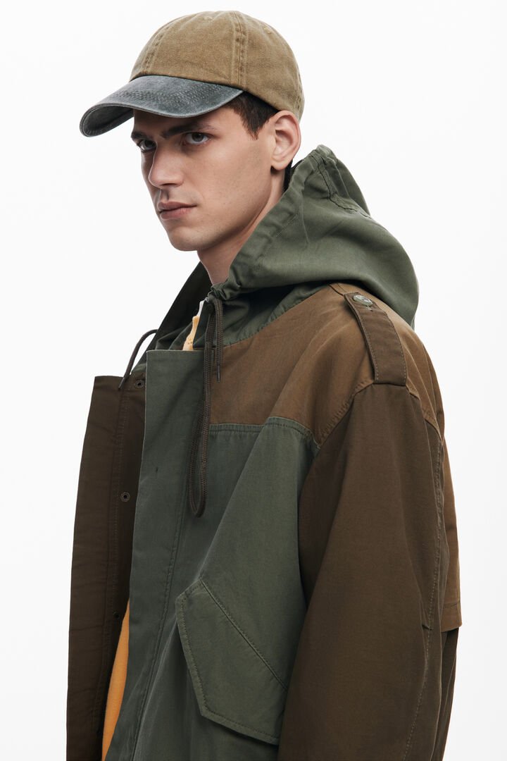 Jacke mit Kapuze und Aufnähern | Desigual