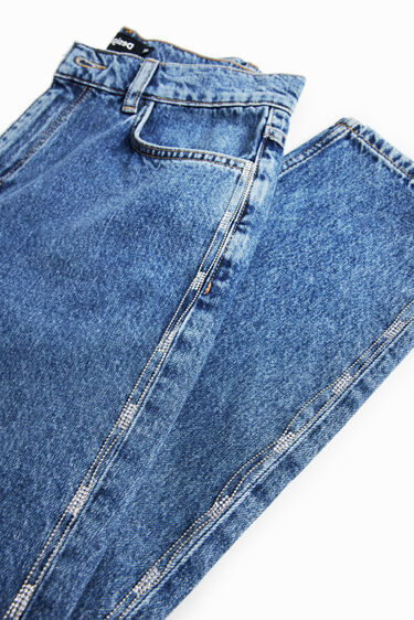 Mom jeans z okrasnimi kamenčki | Desigual