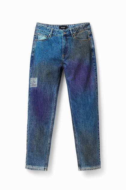 Straight distressed jeans