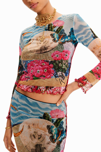 Short slim fantasy T-shirt