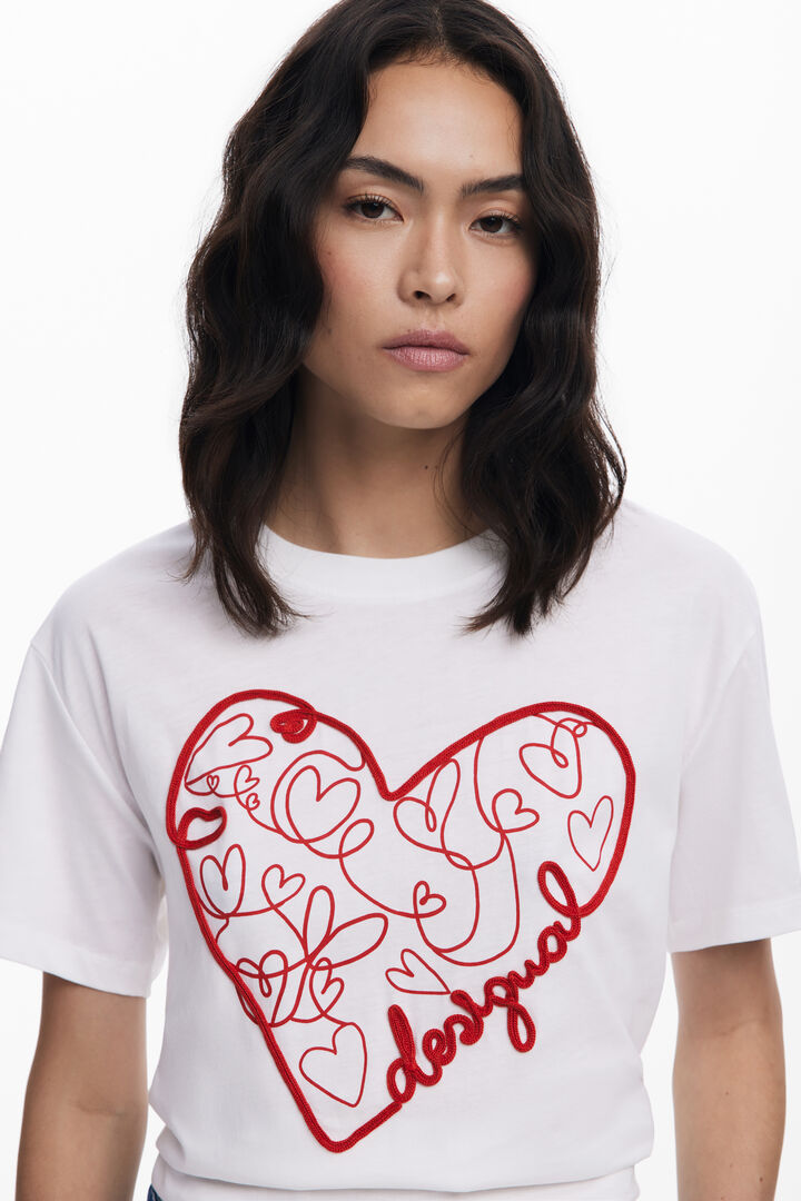 Camiseta relieve corazones | Desigual