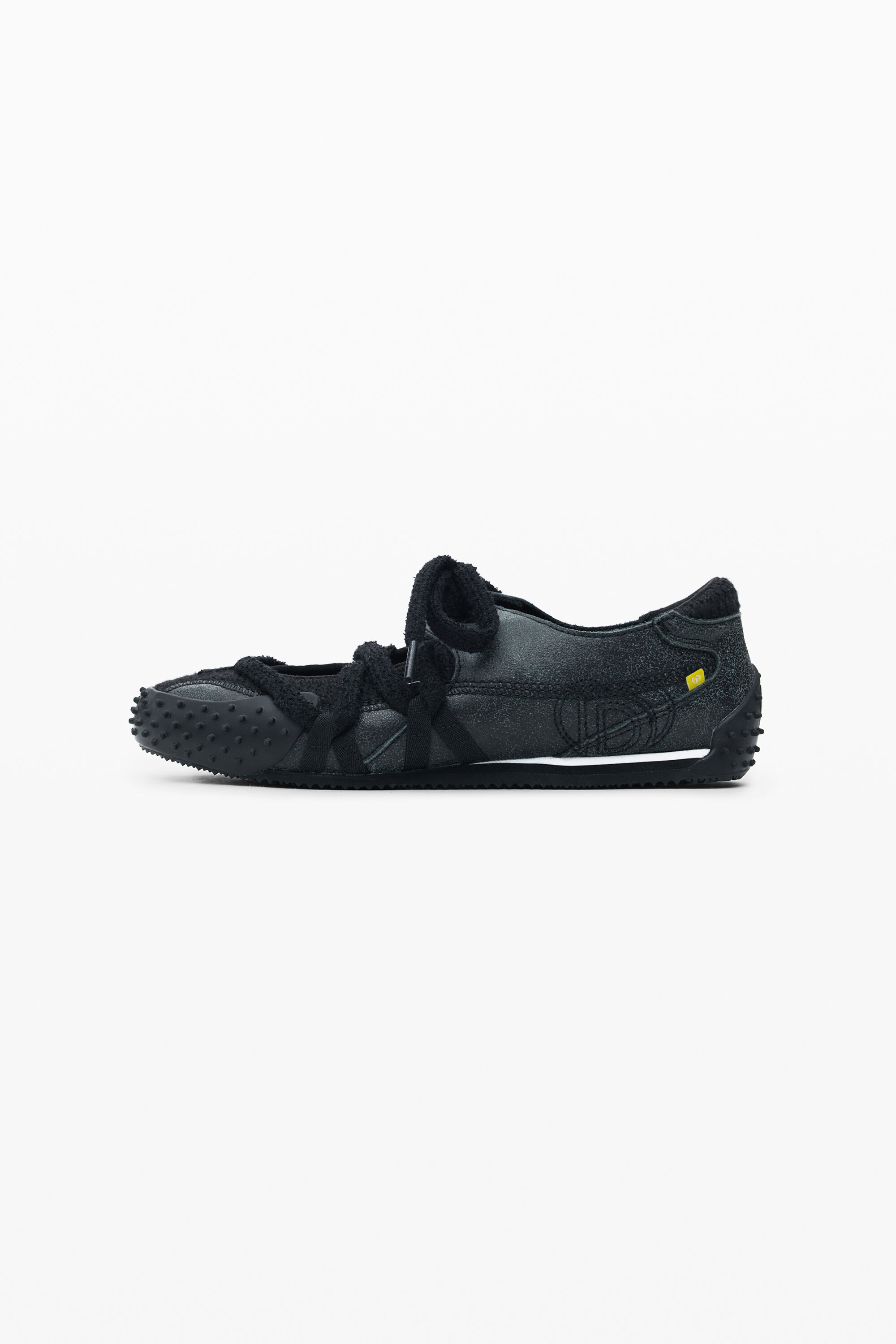 Leather lace-up sneaker