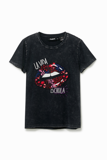 Embroidered lip patch T-shirt