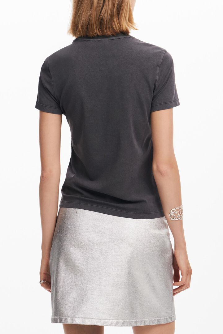 Plain T-shirt text
