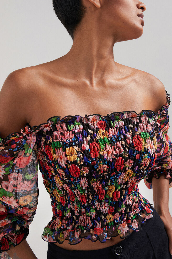 T-shirt fleurs et manches froncées | Desigual