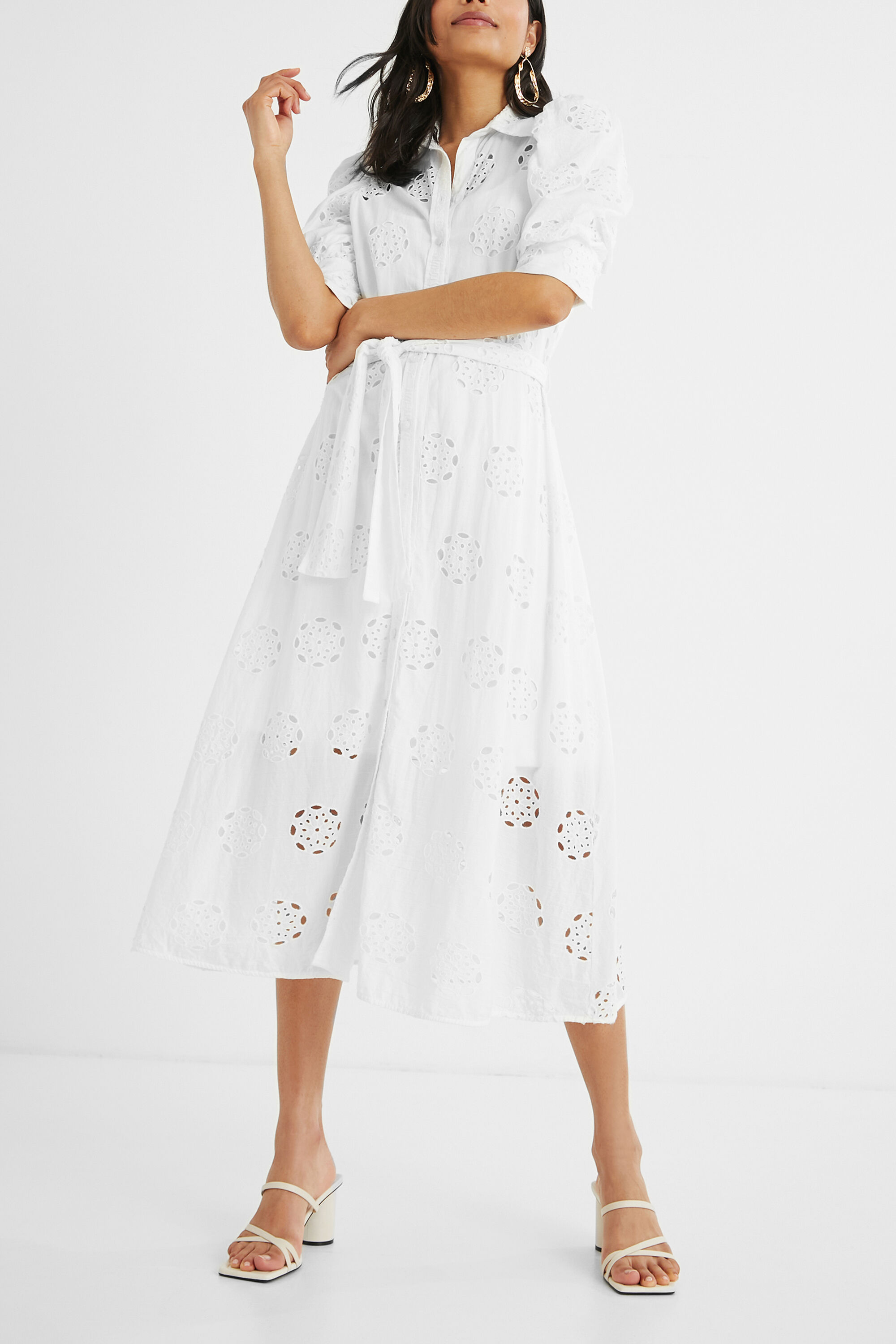 Vestido midi bordado suizo