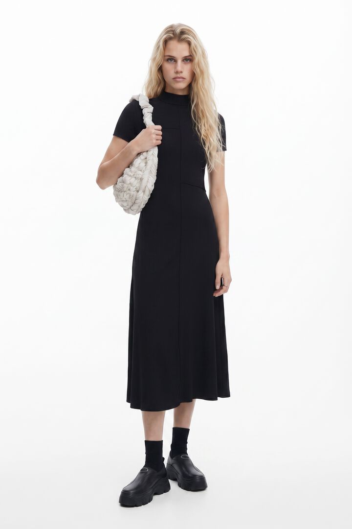 Vestido midi cuello alto