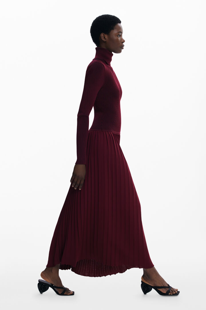Pleated long dress | Desigual