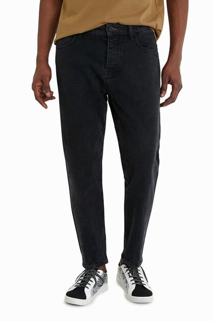Spodnie dżinsowe o prostym kroju w ciemnym kolorze