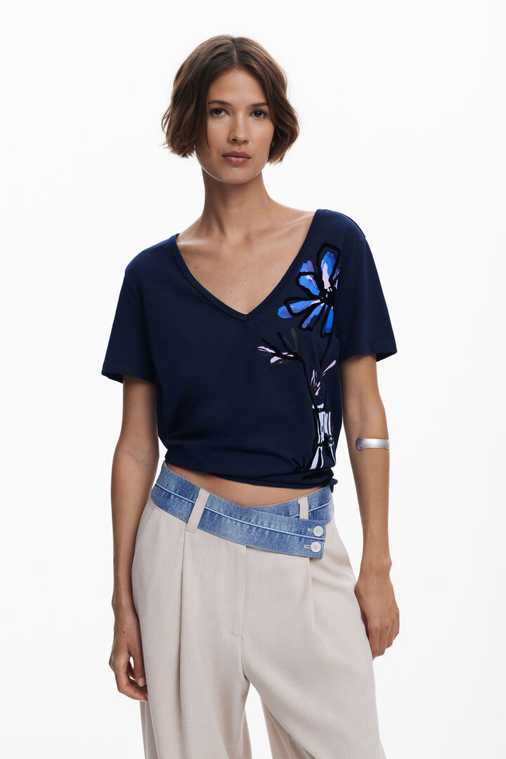 Vase V-neck T-shirt