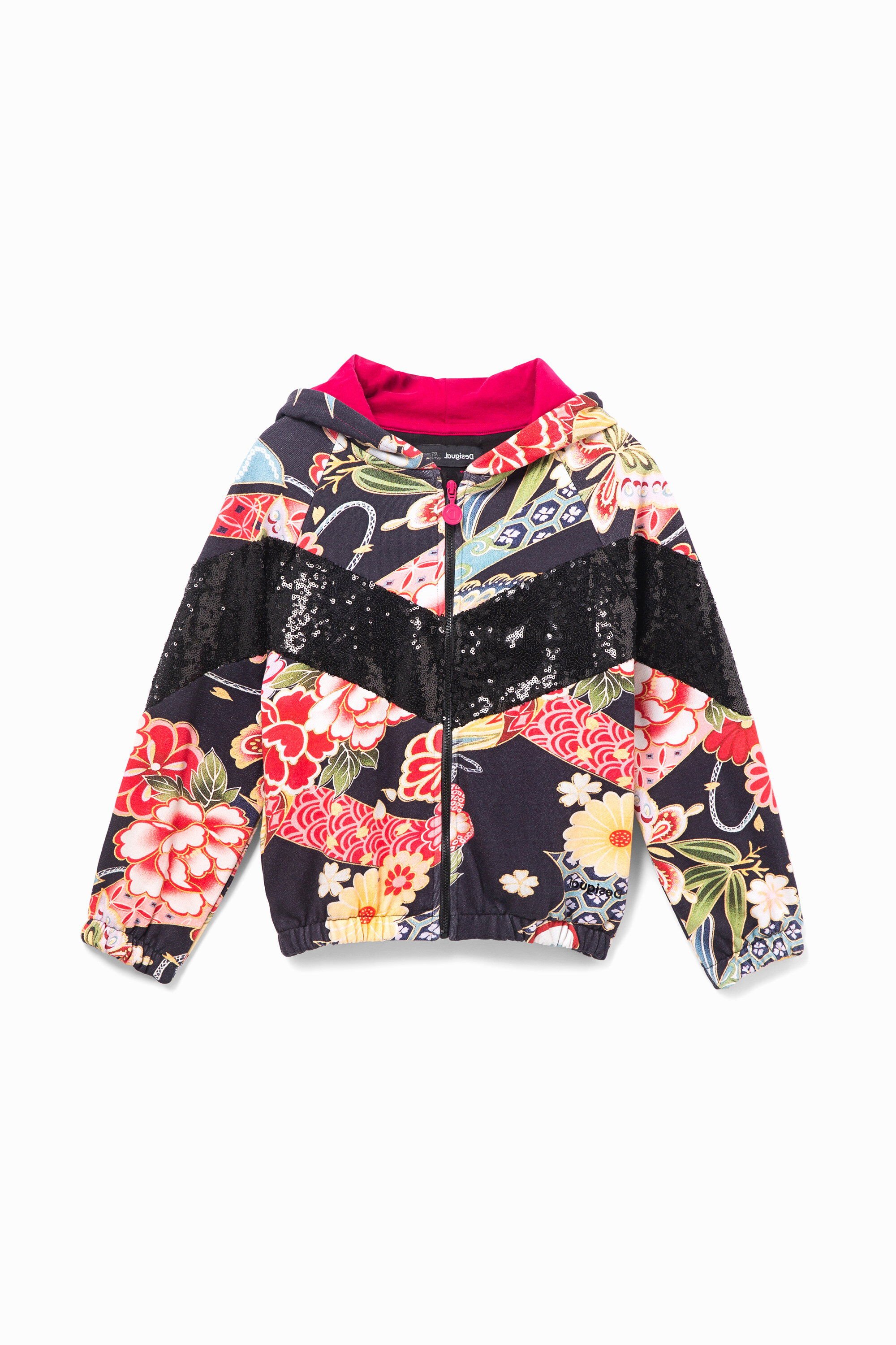 Short hooded jacket