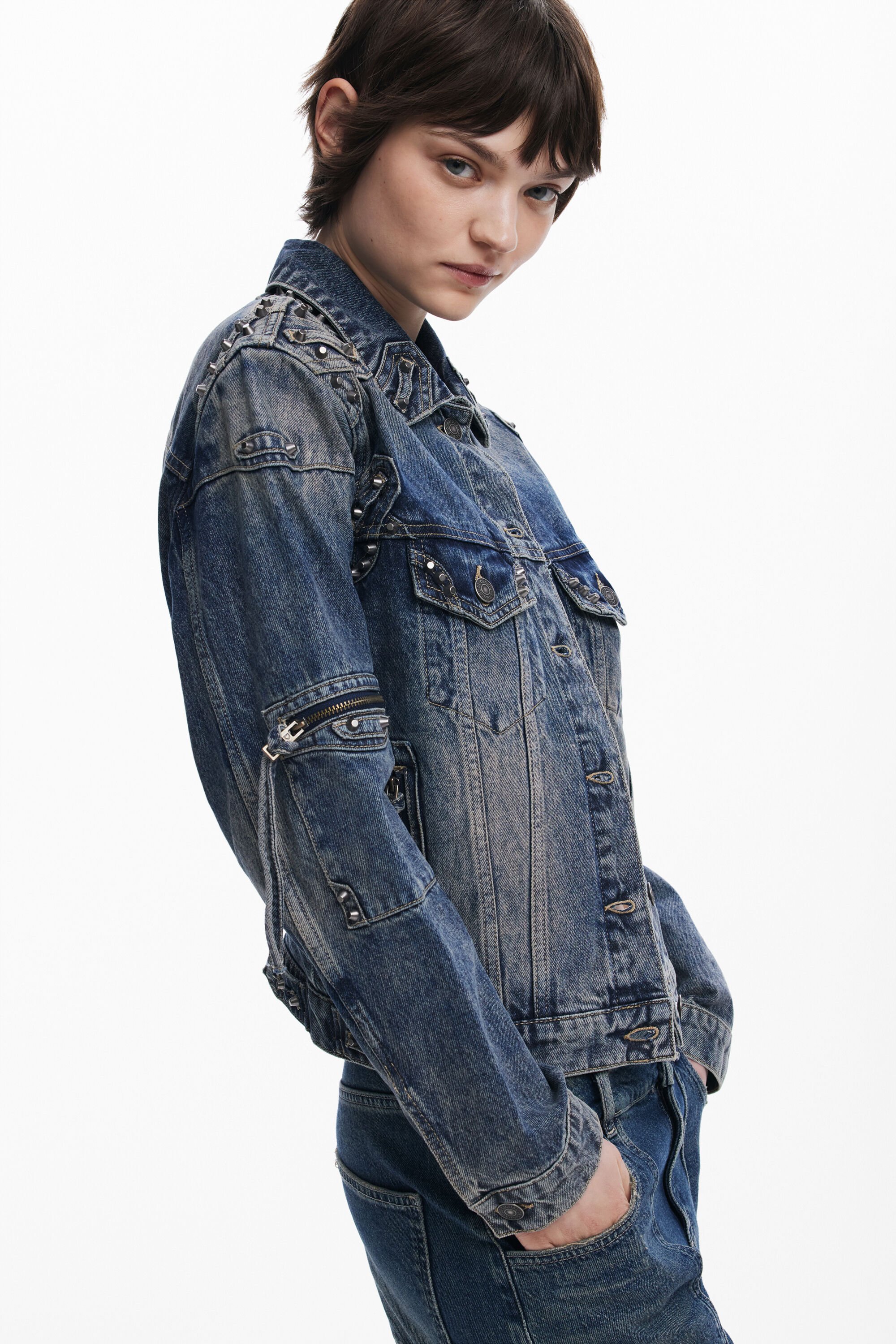 スタッズ付きデニムジャケット 女性用 I Desigual.com