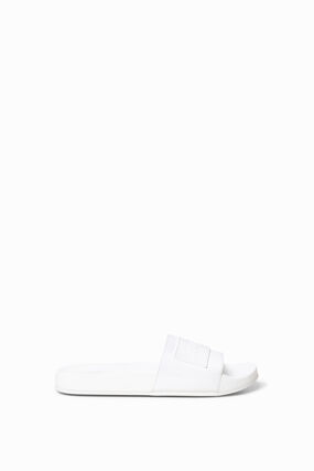 Chanclas nuevo logo Desigual
