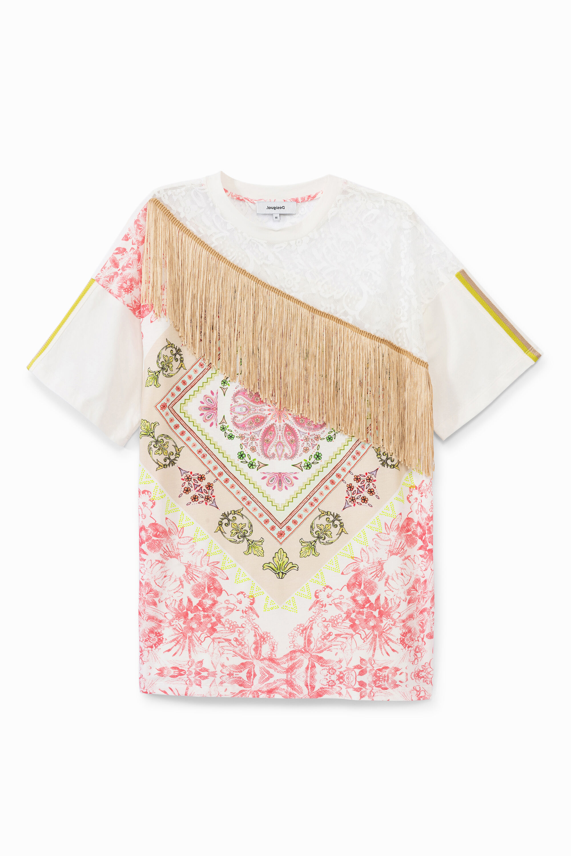 T-Shirt mit verschiedenen Patches