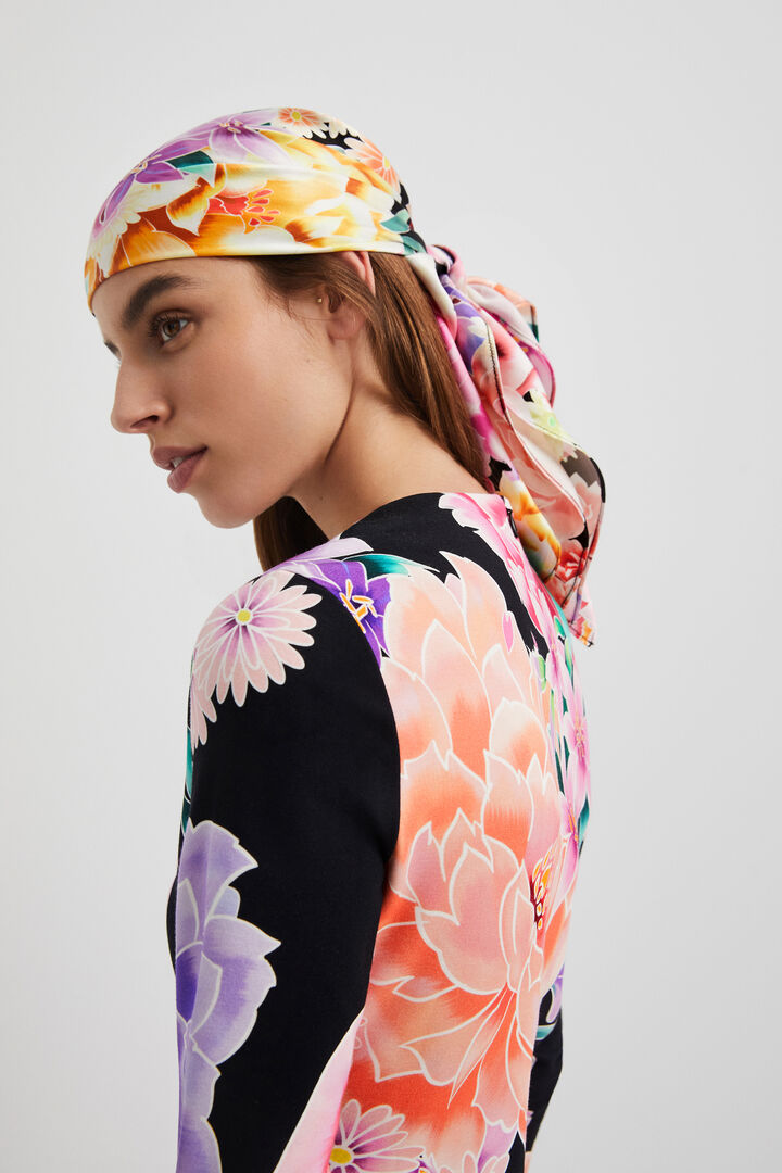 Square silk foulard | Desigual