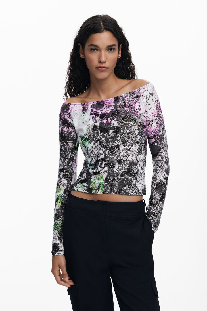 Mr. Christian LacroixによってデザインされたTシャツ
