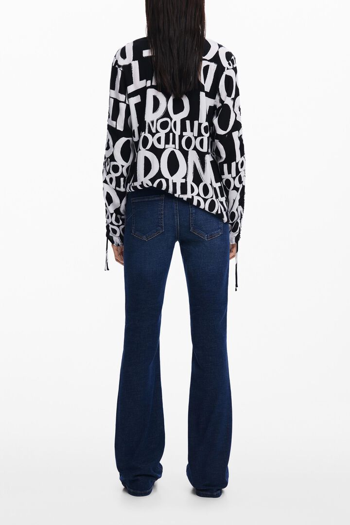 Letter blouse with bows