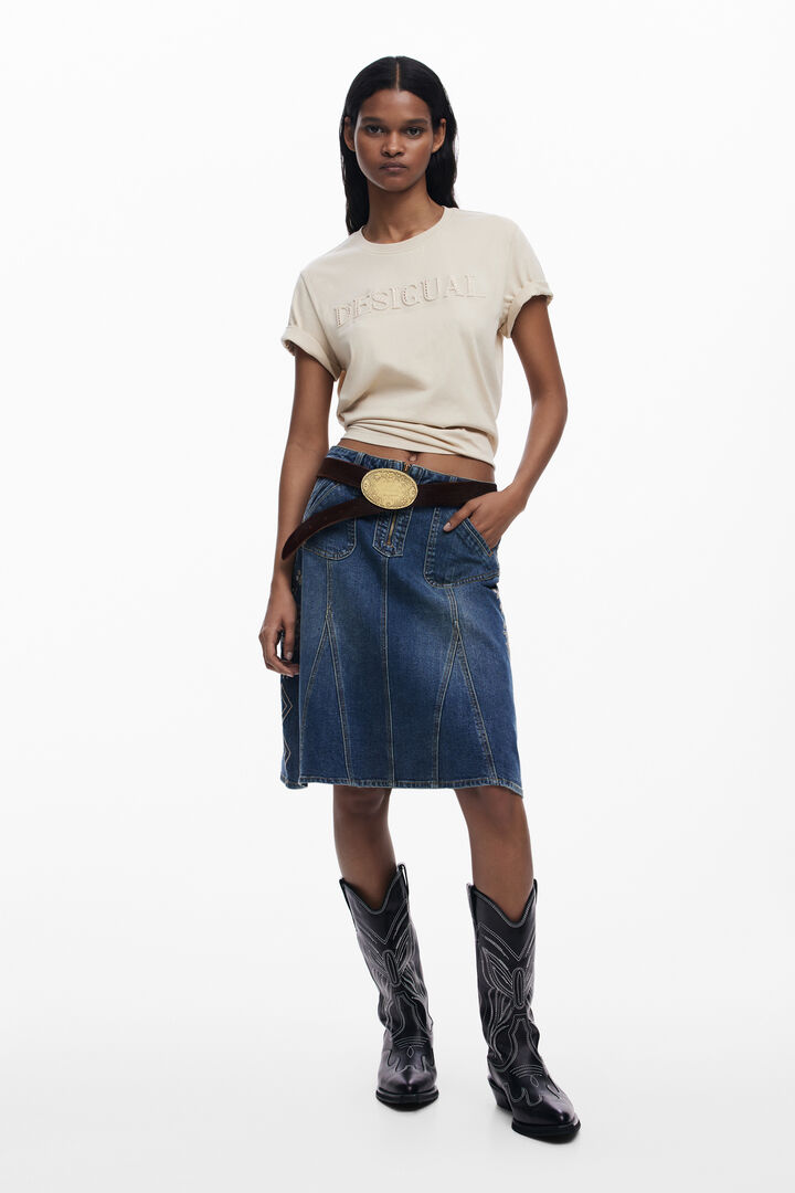 Jupe en denim brodée