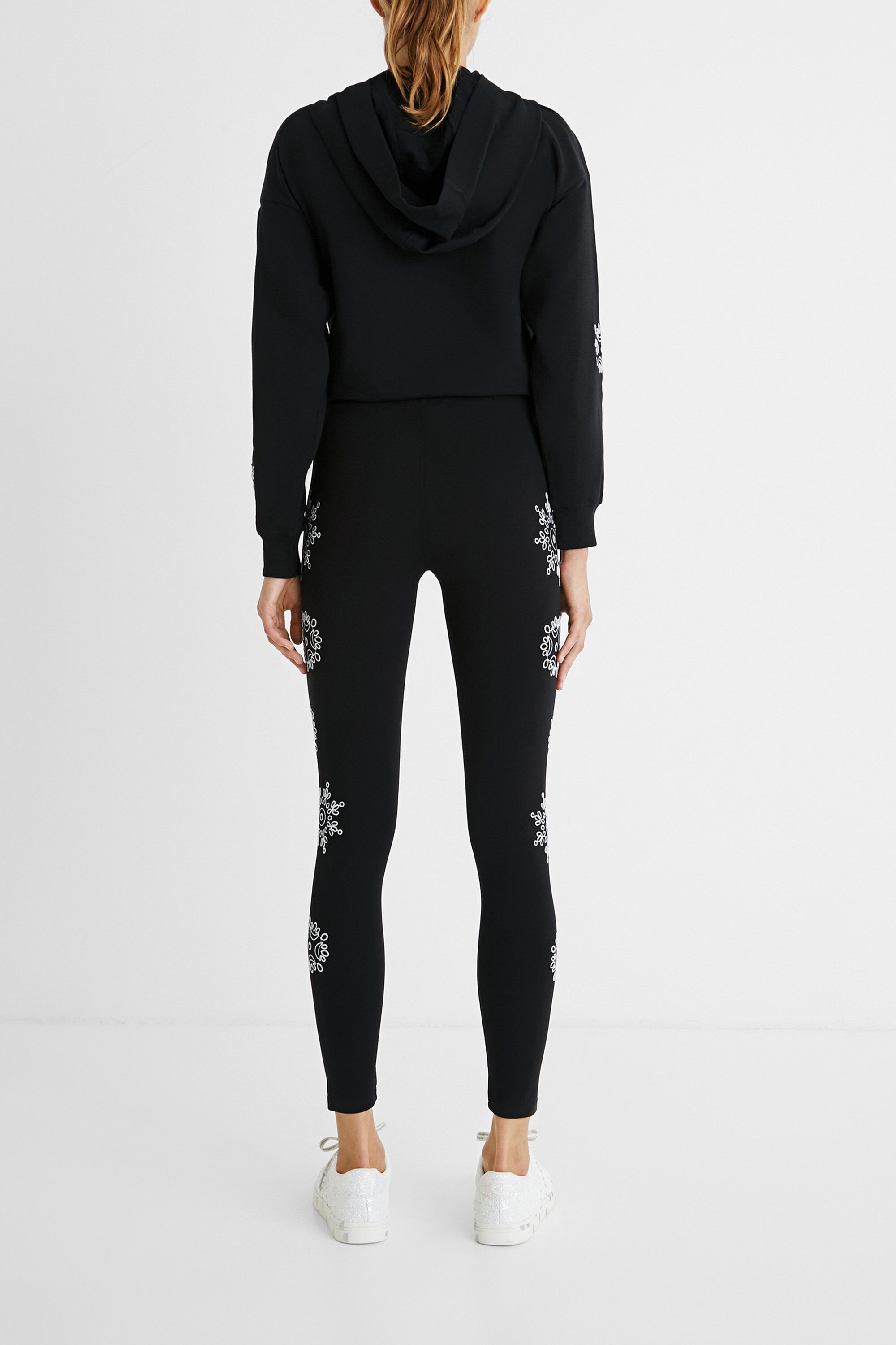 dv2434 adidas