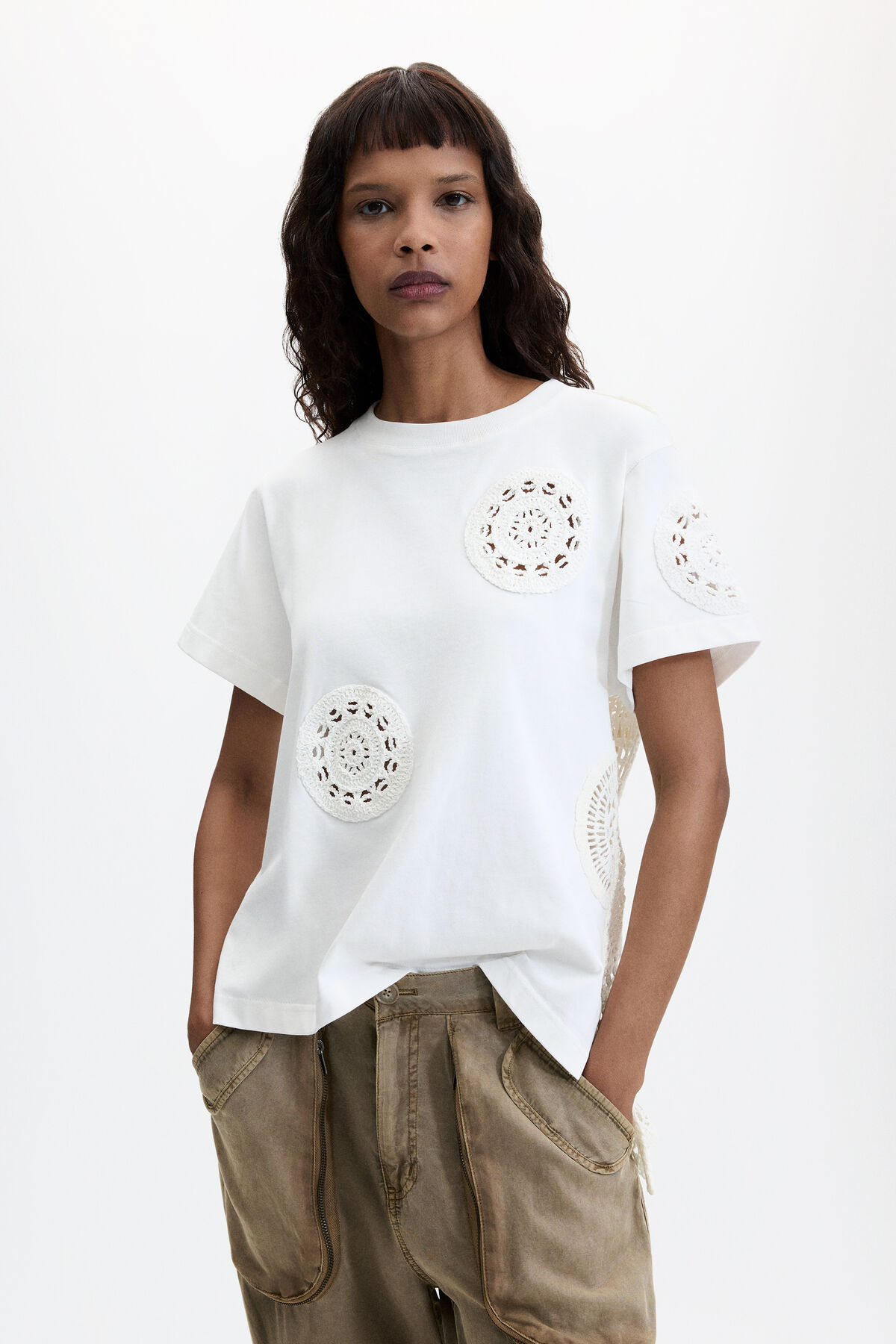 刺繍入り100％コットンTシャツ 生の 女性用 I Desigual.com