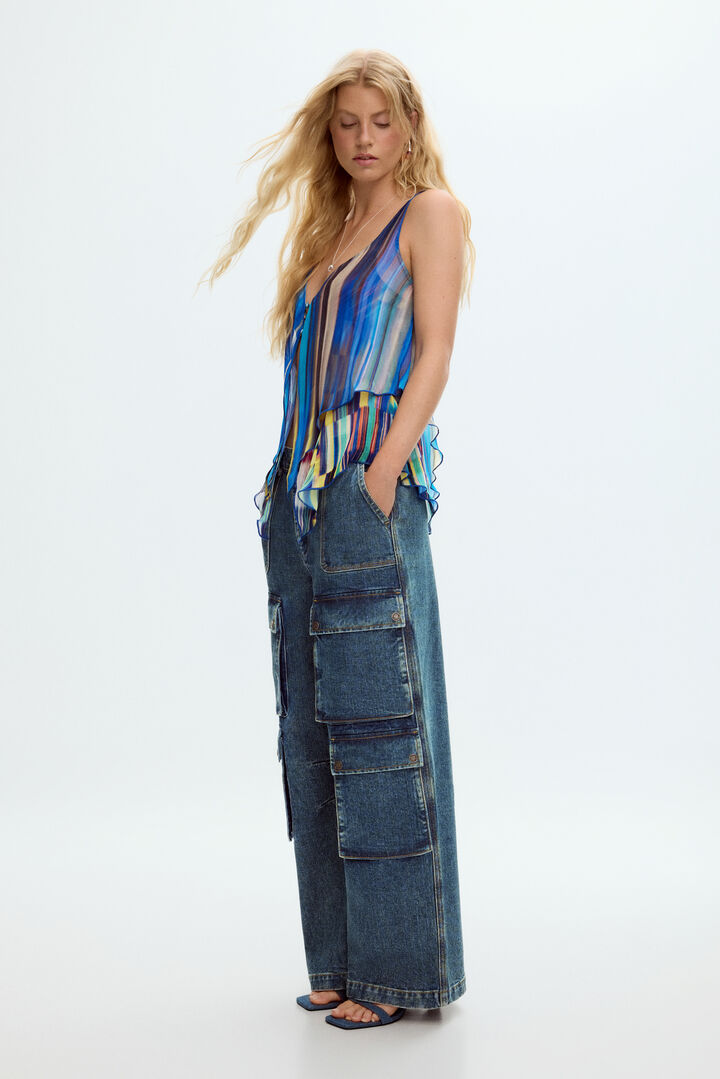 Strappy blouse with opening