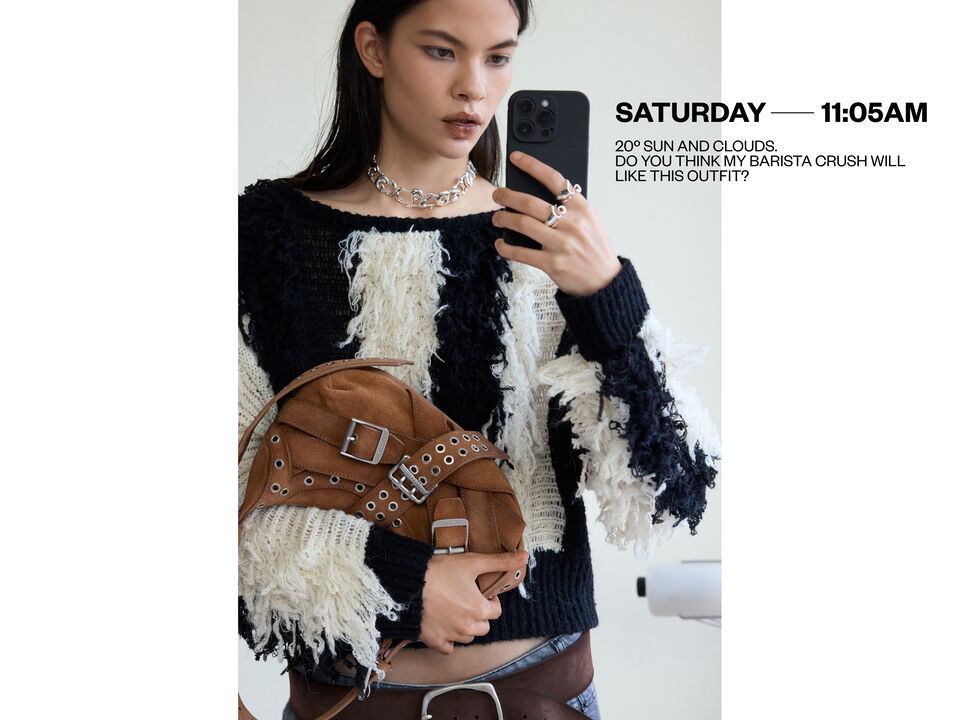 Medium leather bag with buckles