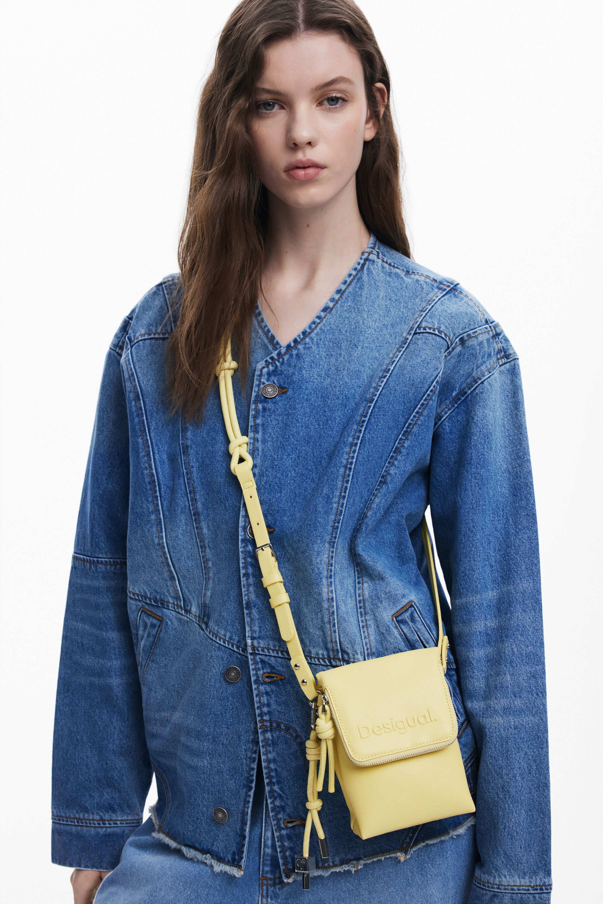 Desigual エンボス ロゴ ポケット スマホショルダー 3Dロゴのモバイルホルダー I Desigual.com