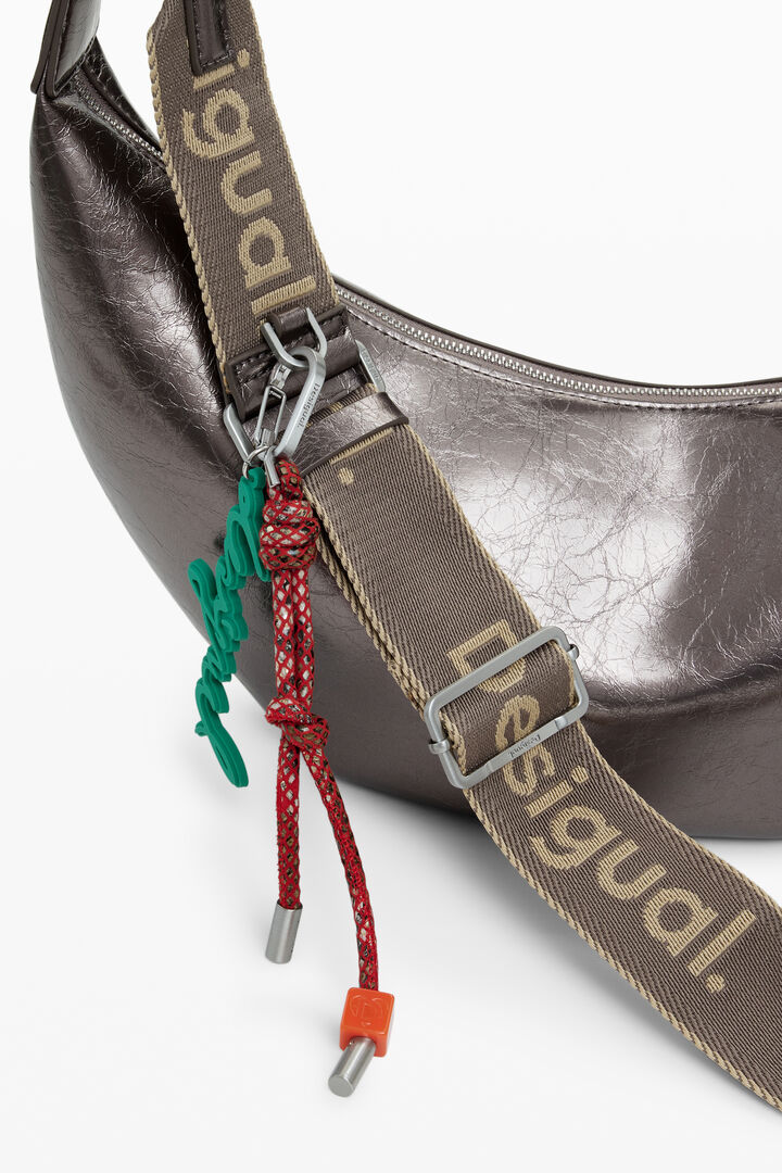 Közepes méretű, 3D logós, fényes vállpántos táska | Desigual