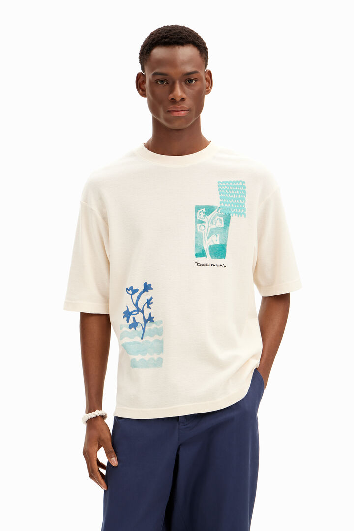 Short-sleeved watercolor t-shirt.