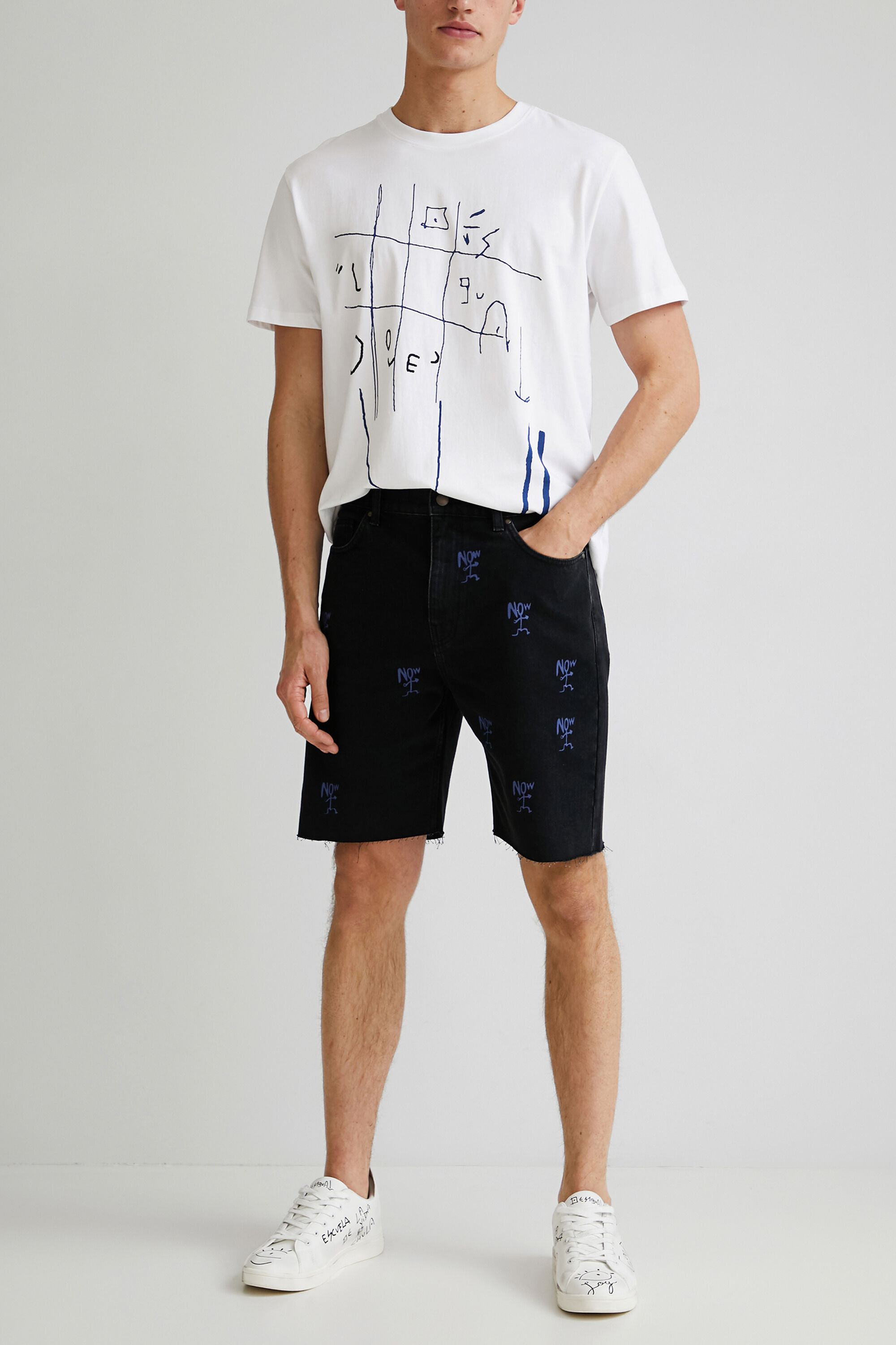 Denim Bermuda shorts frayed hem