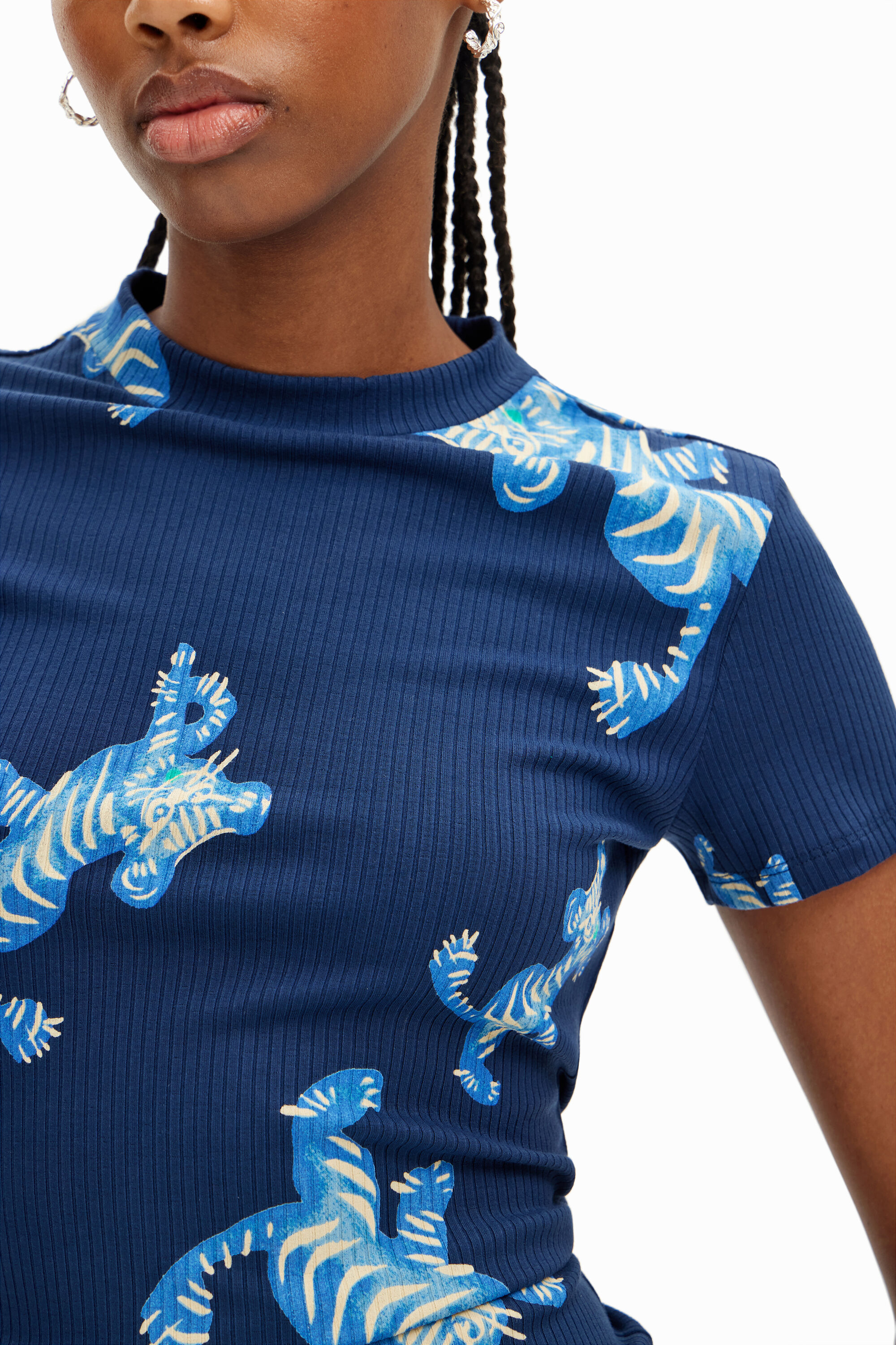 デシグアル Desigual M. Christian Lacroix スリムショートTシャツ （ブルー） デシグアル Desigual M. Christian Lacroix スリムショートT