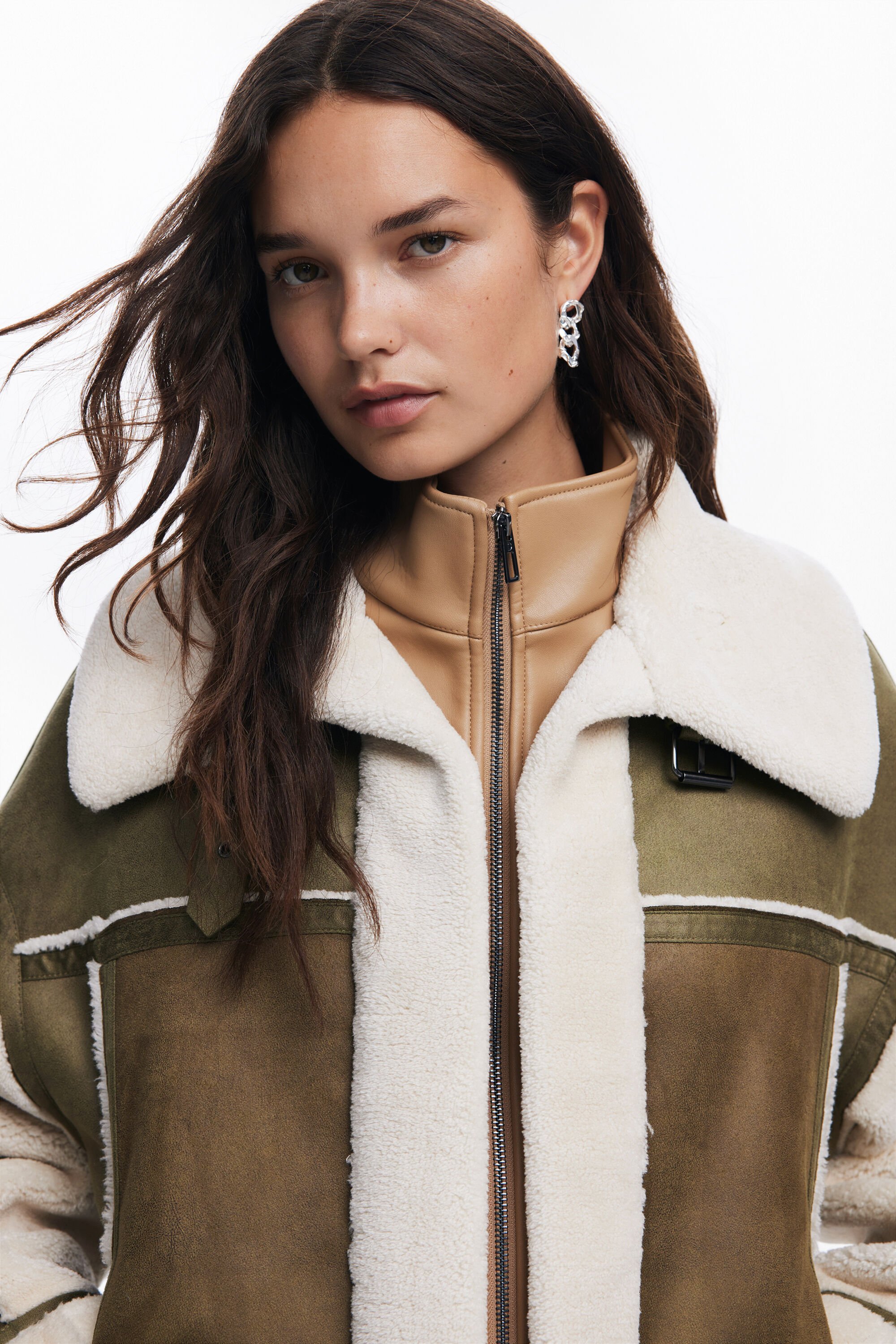 2024年春の ボアバイカージャケット 女性用 Desigual.com I ジャケット・アウター