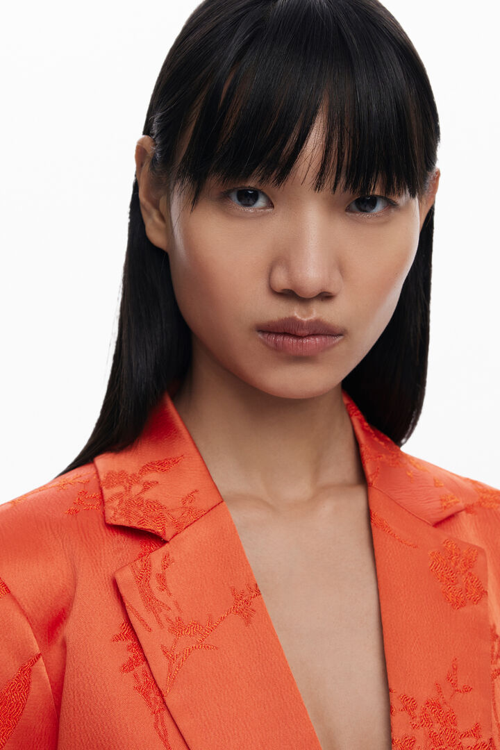 Embroidered fitted blazer | Desigual