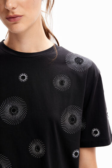 Camiseta oversize bordados | Desigual