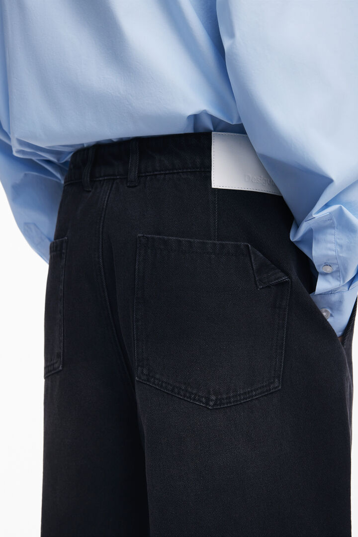 Upcycling jeans with frayed hem | Desigual