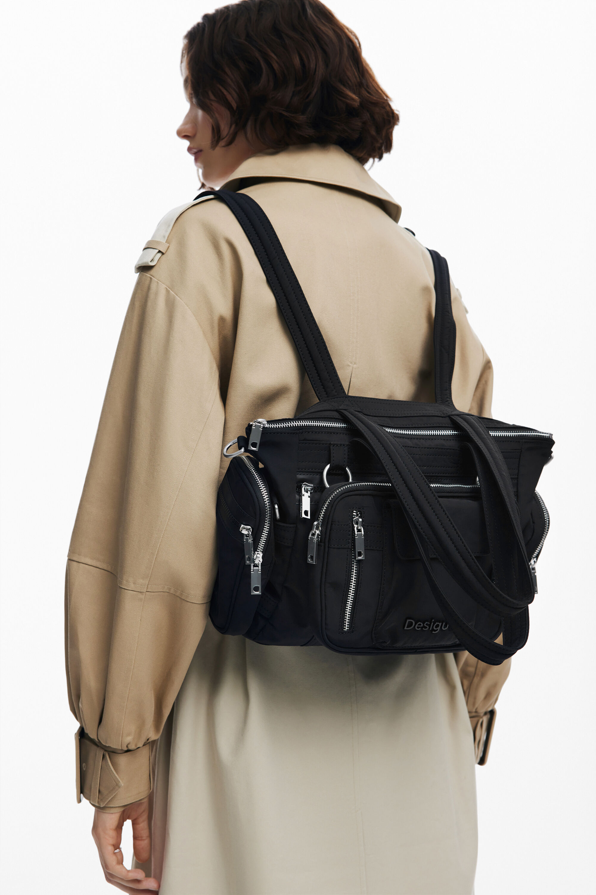 Bag with large handles and zipper