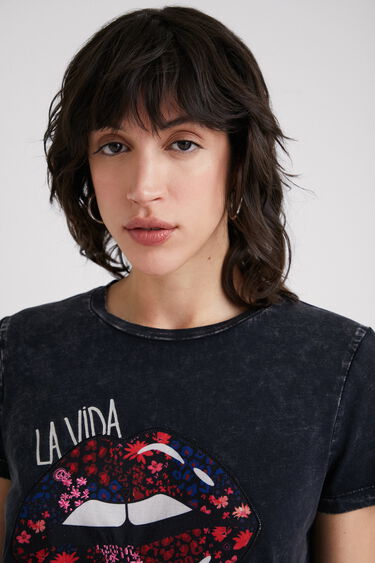 Embroidered lip patch T-shirt | Desigual