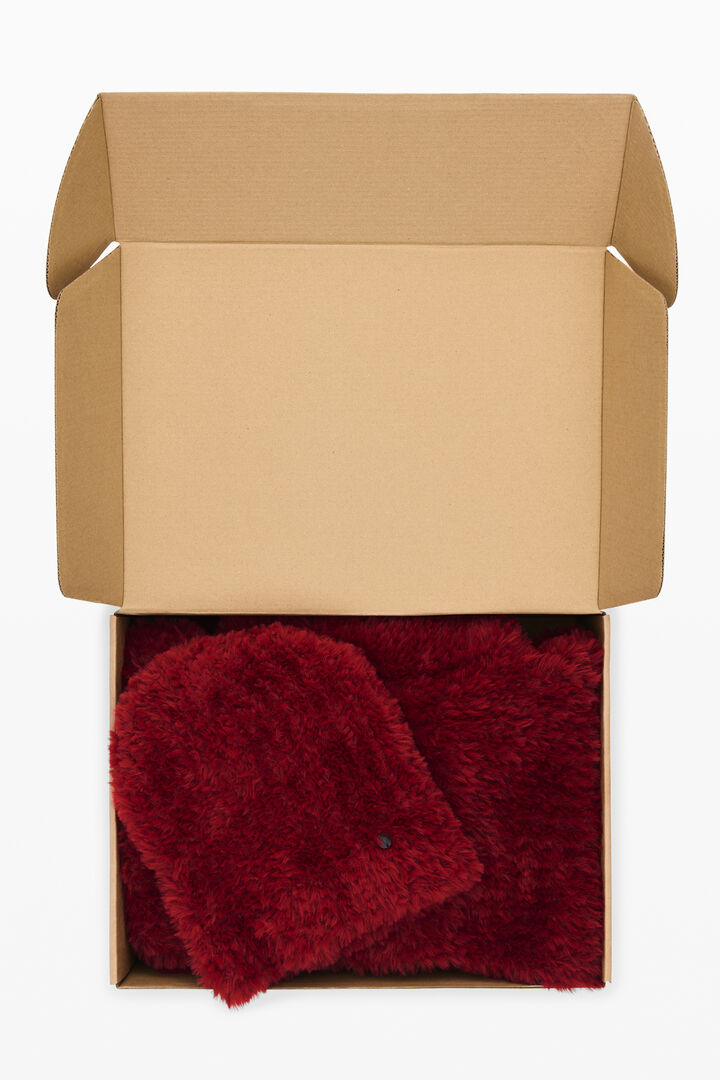 PACK CROP SWEATER AND HAT | Desigual