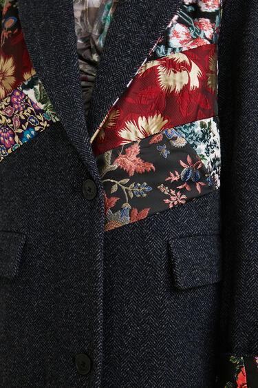 Loose cloth floral patch coat | Desigual