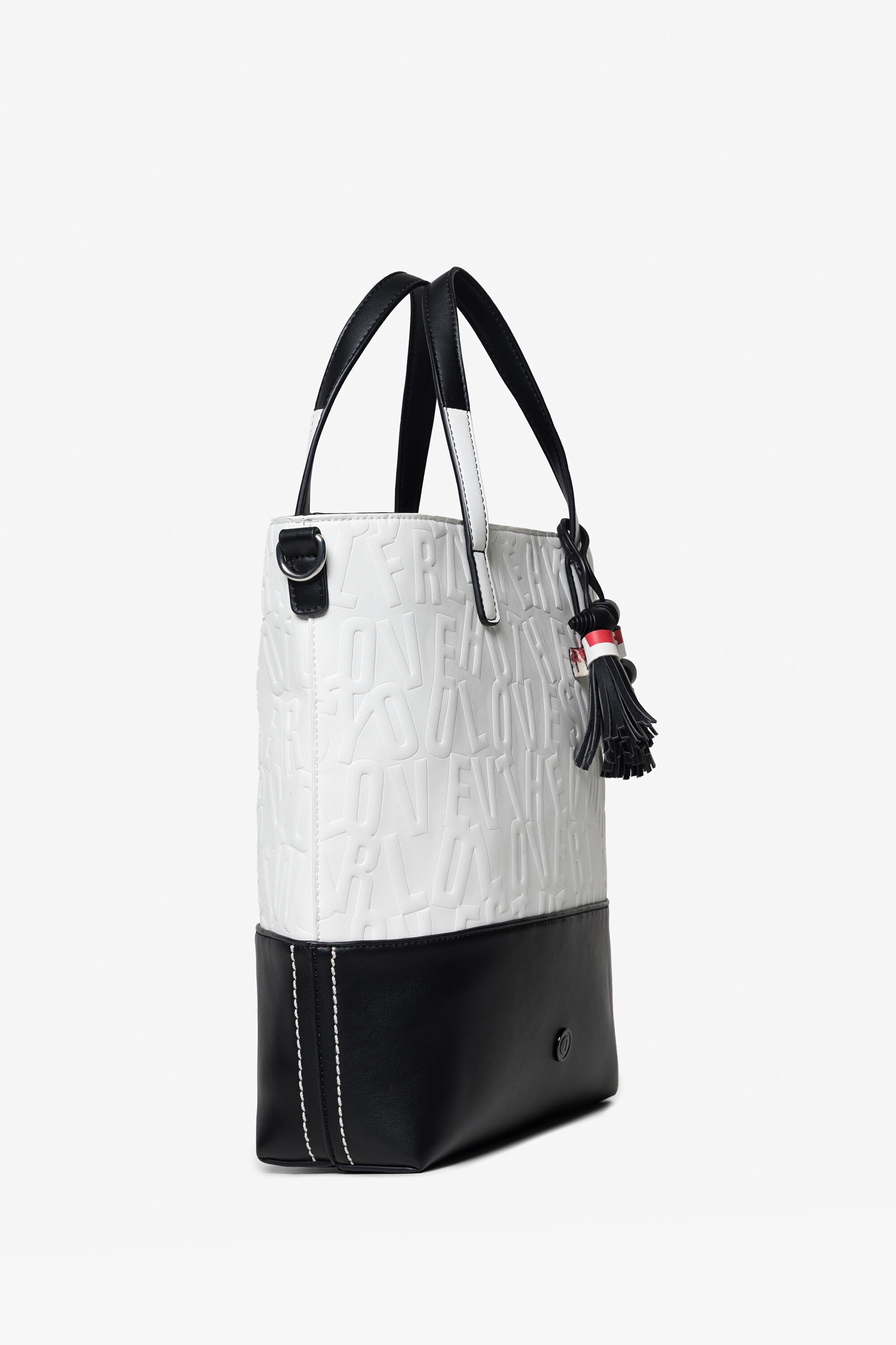 2 in 1 Tasche mit reliefartigen Buchstaben 2 in 1 Tasche mit reliefartigen Buchstaben