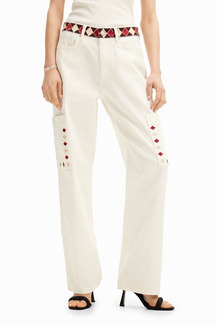 Cropped denim pants with diamond-shaped edges. | Desigual