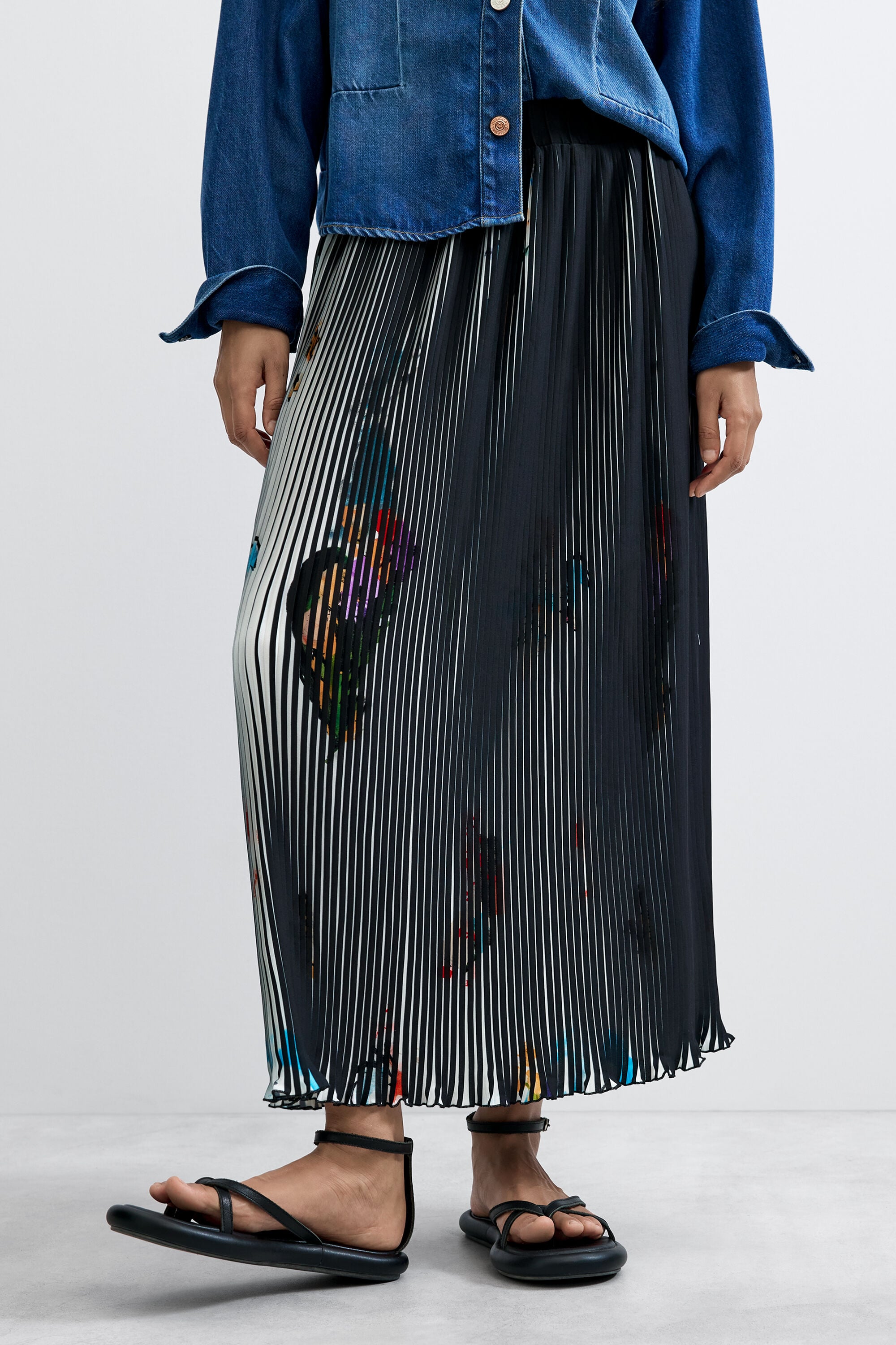 ミディ丈スカート アーティな質感 黒 女性用 I Desigual.com
