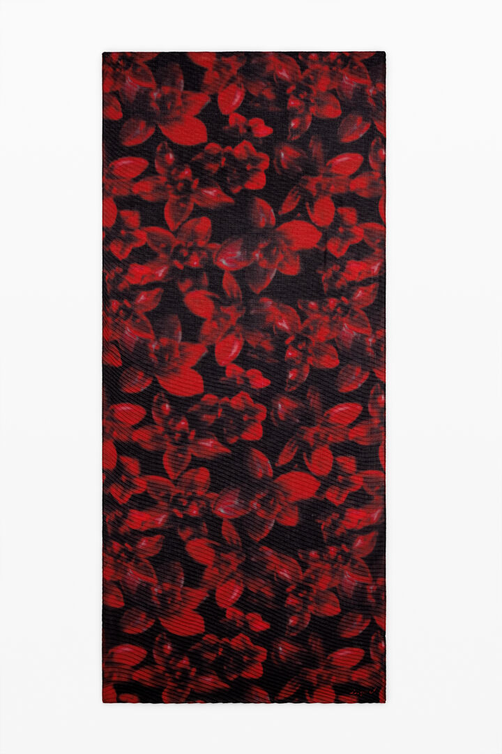 Pañuelo rectangular flores rojas