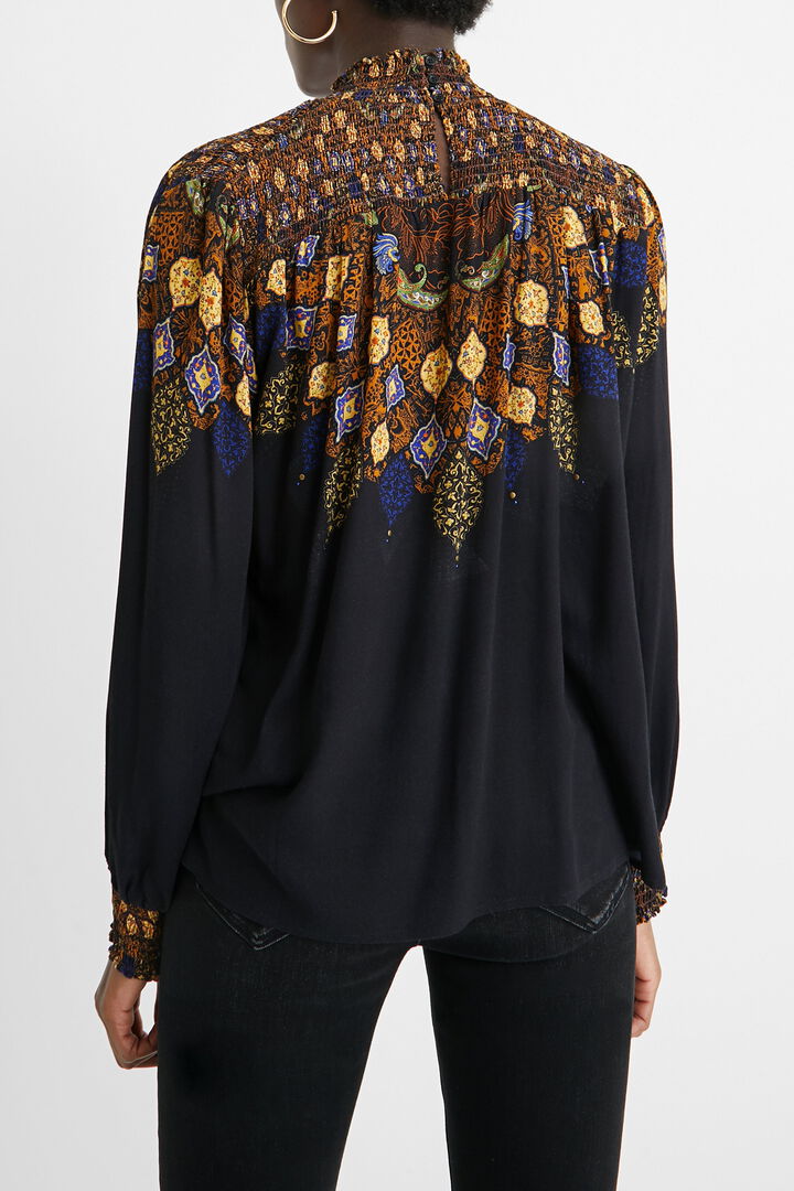 Blusa viscosa cuello alto fruncido | Desigual