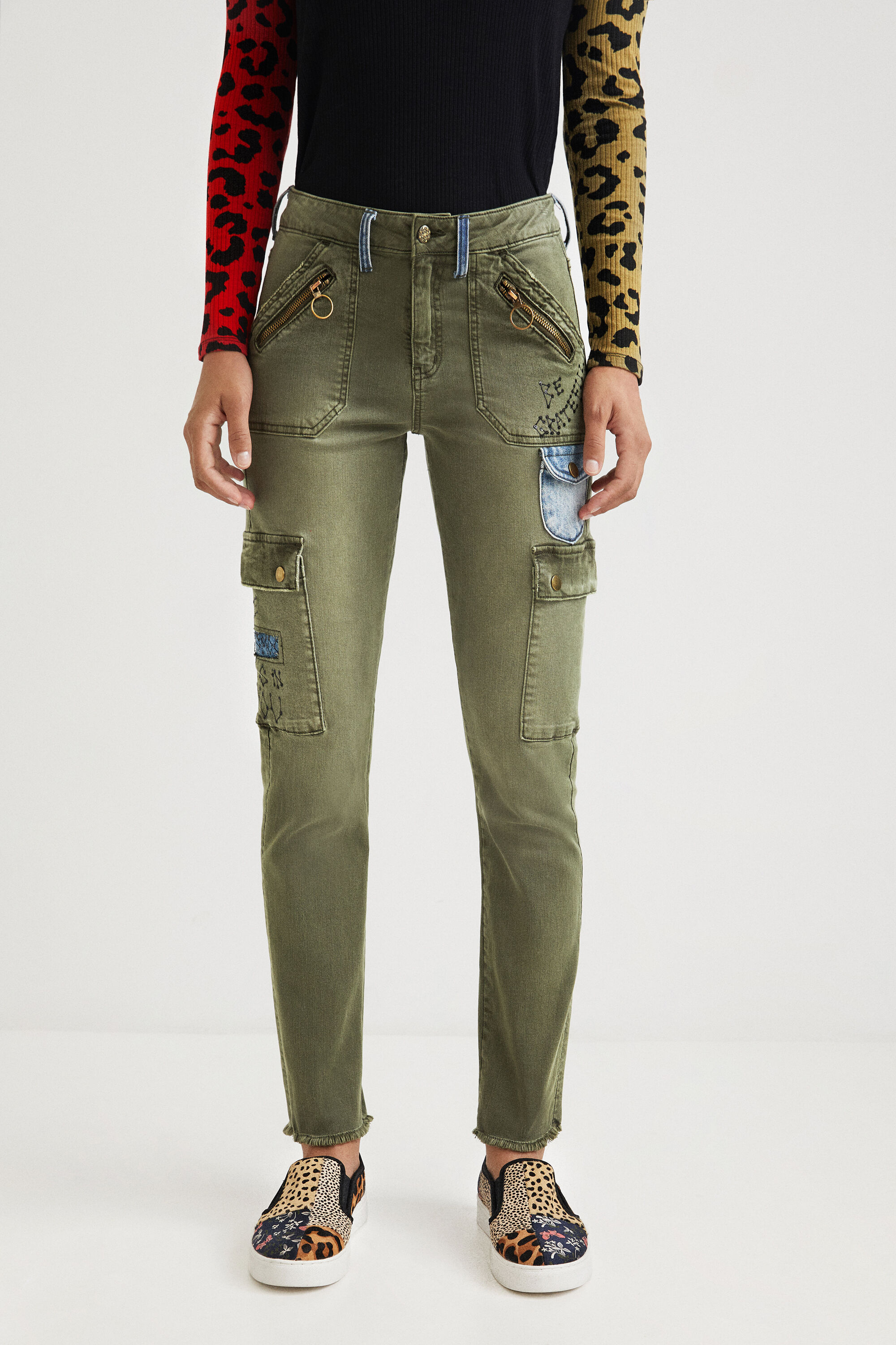 Skinny cargo type trousers | Desigual.com