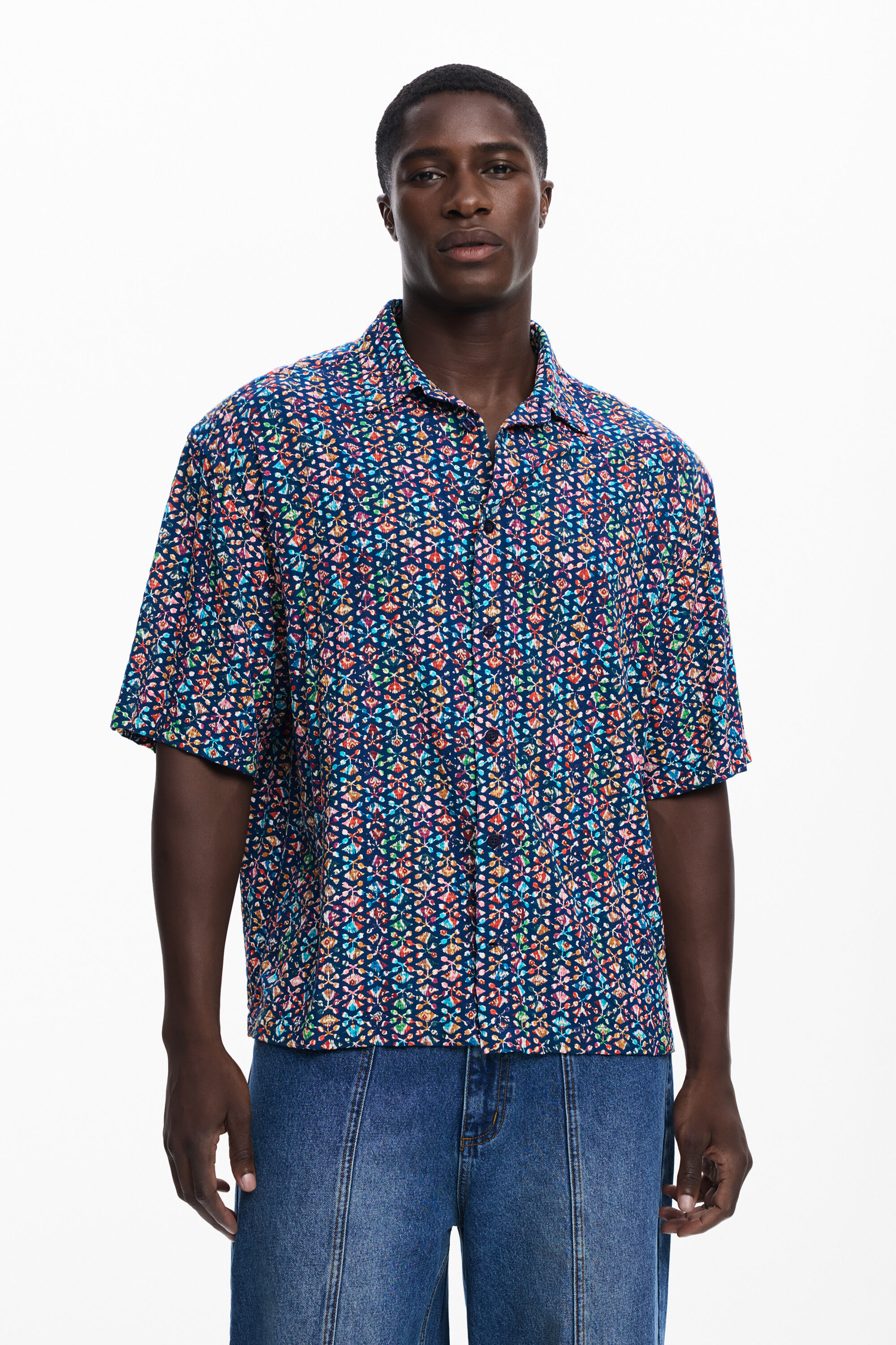 Kortemouw shirt met etnische borduursels