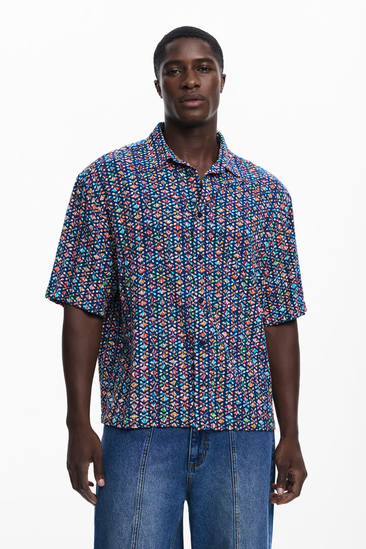 Short-sleeve shirt with ethnic embroidery